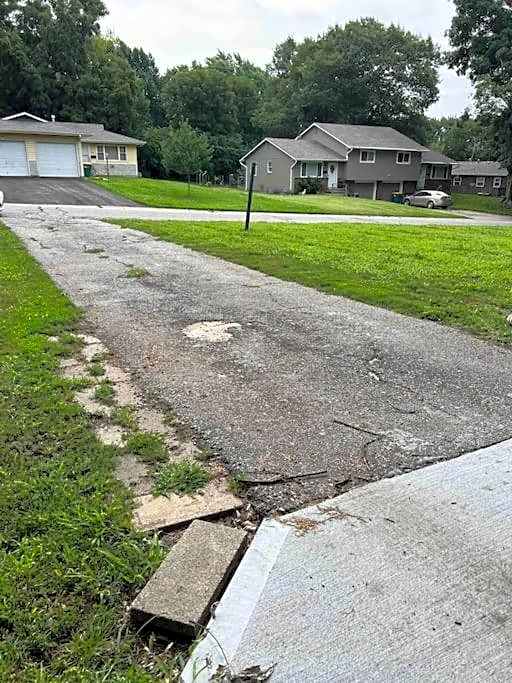 Modern & Cozy 2 bedroom home near downtown Shawnee