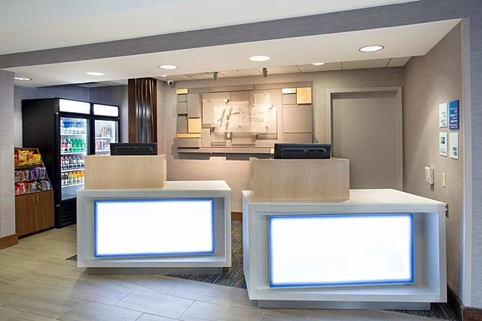 Holiday Inn Express Kansas City - at the Legends By IHG