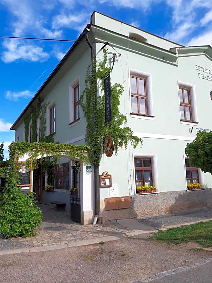 Penzion a restaurace U Hájků