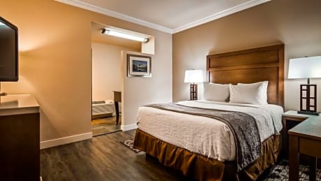 Queen Room with Walk-In Shower - Disability Access/Non-Smoking