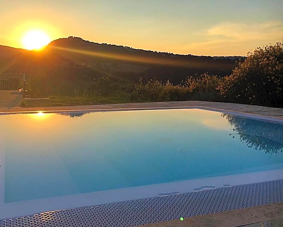 Amico Country House