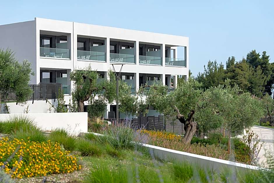 Lagomandra Luxury Suites with Private Pools