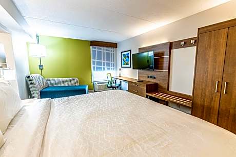 King Room - Mobility Access/Hearing Accessible