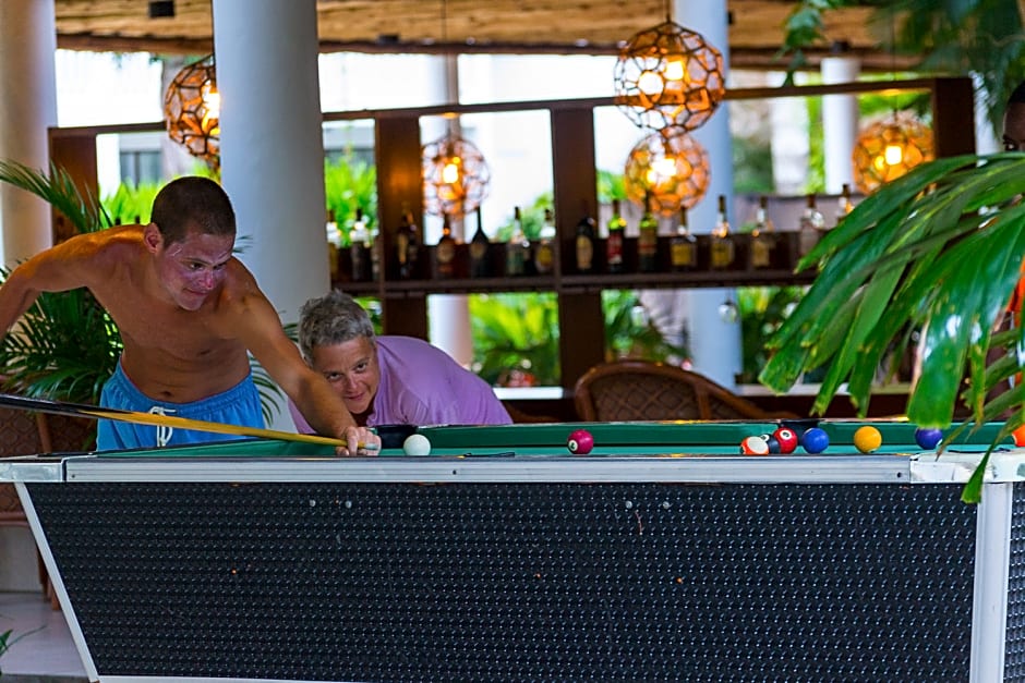 Travellers Beach Hotel & Club