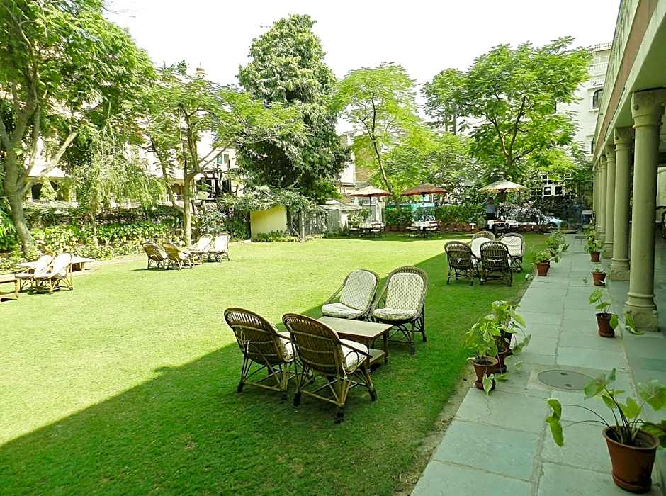 Hotel Arya Niwas