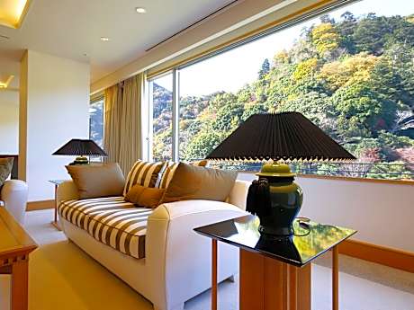 Deluxe Suite with Open-Air Bathroom