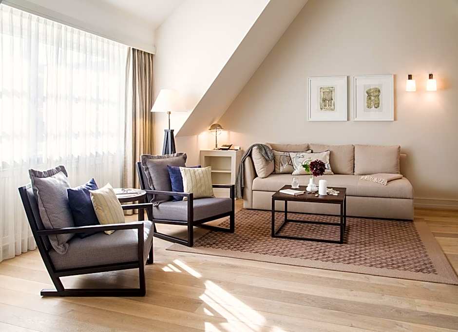 Photo 1 of 12 of Junior Suite