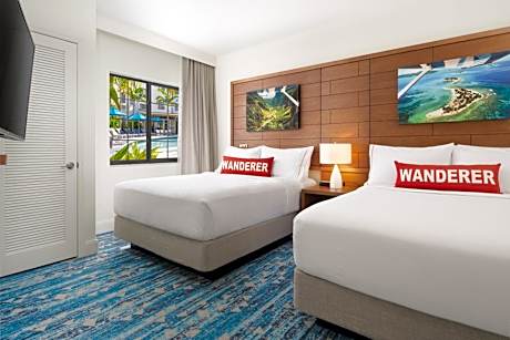 Queen Suite with Pool View
