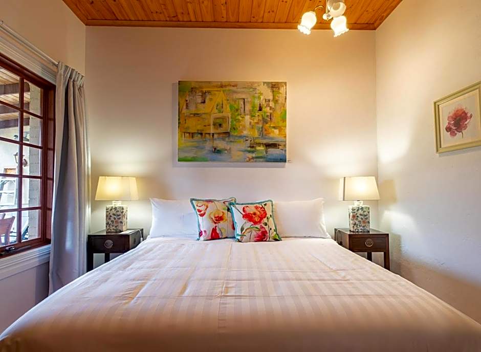 Studio 1 Queen Bed — 2 fotoğraftan 1. fotoğraf