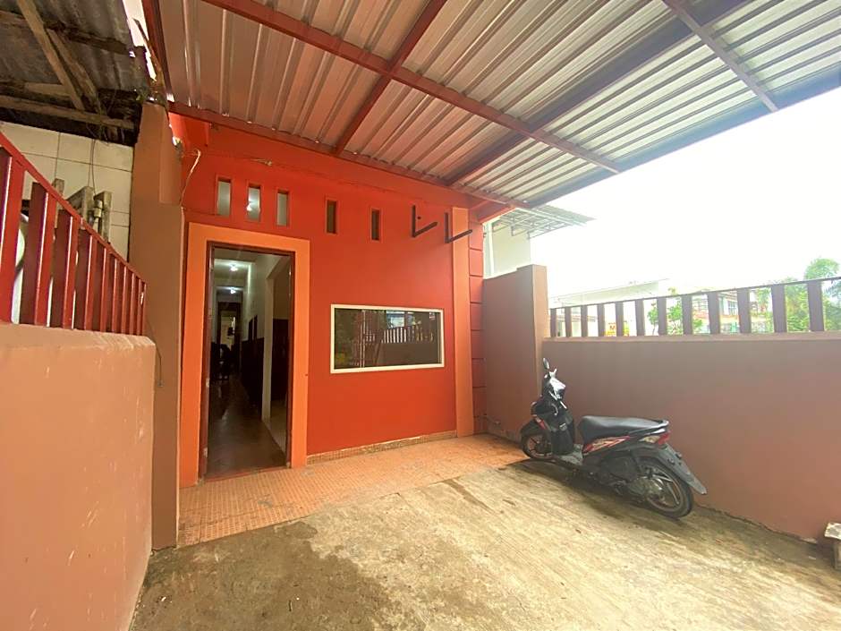 RedDoorz near GOR Lagaligo Palopo