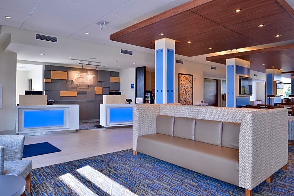Holiday Inn Express And Suites Olathe West By IHG