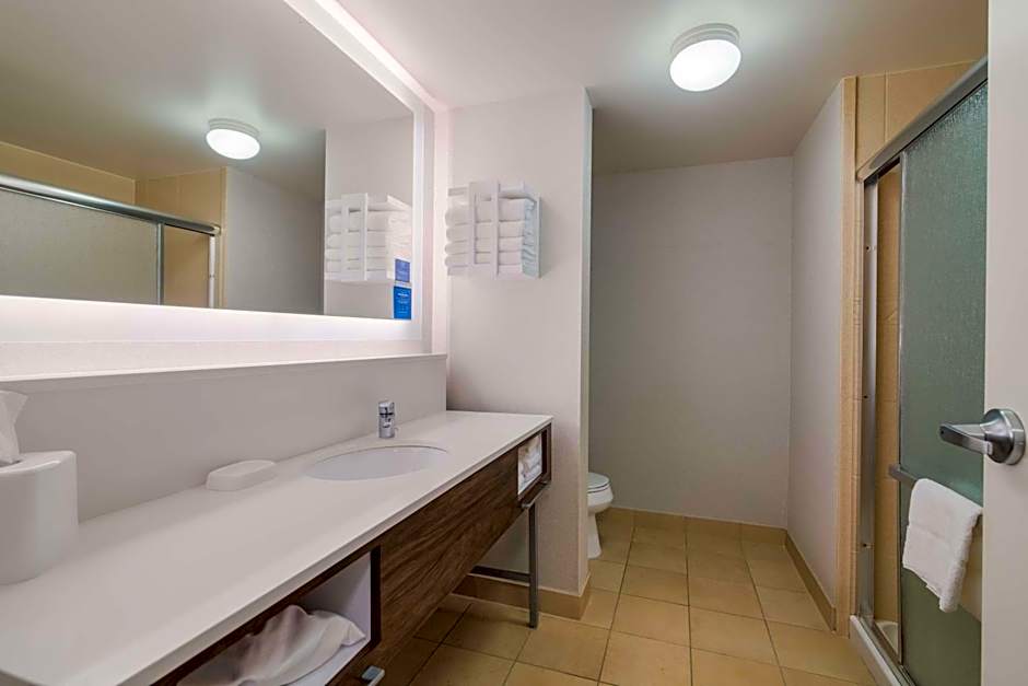 Hampton Inn By Hilton & Suites Plattsburgh