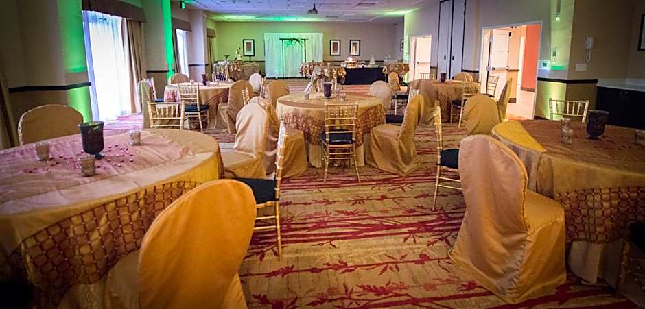 Holiday Inn Express & Suites Denver South - Castle Rock By IHG