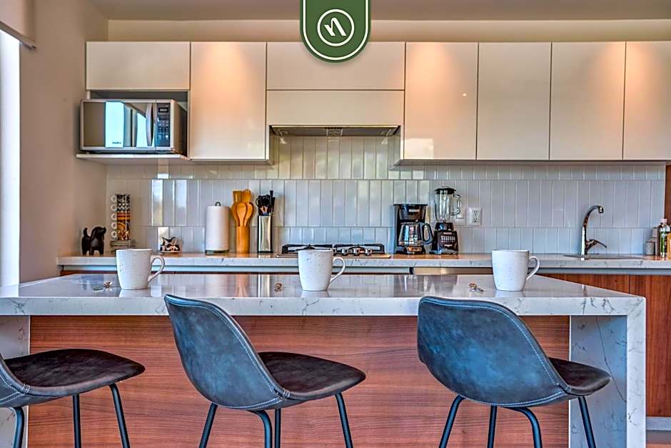 2BR Condo with Rooftop Pool - Private Terrace