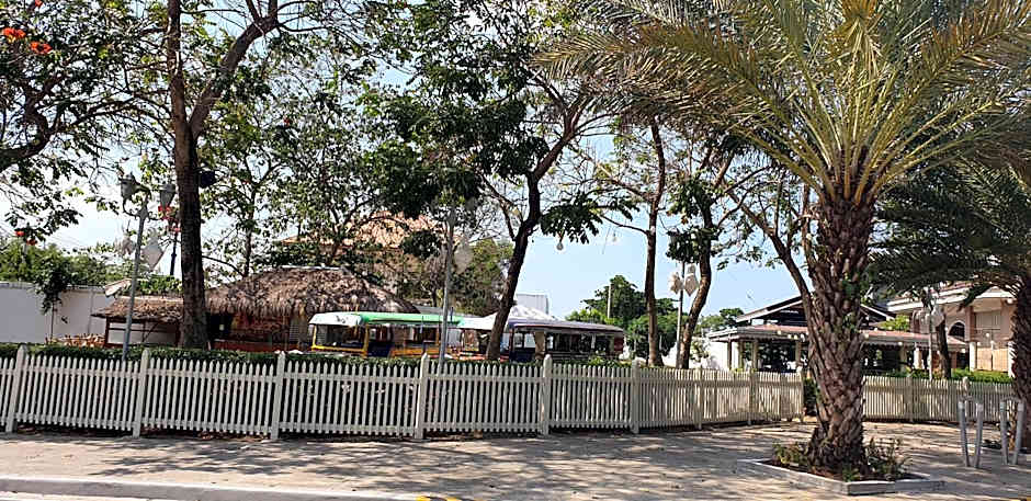 Mactan Newtown Condo with Garden and Ocean View 8NEWTOWN BLVD