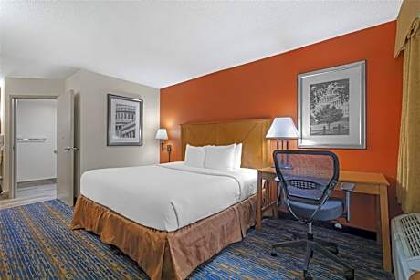 King Room with Bath Tub - Disability Access - Non-Smoking