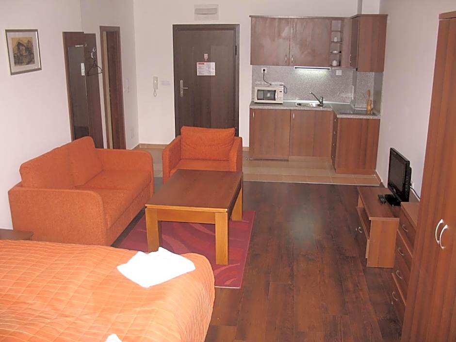 Winslow Infinity Aparthotel