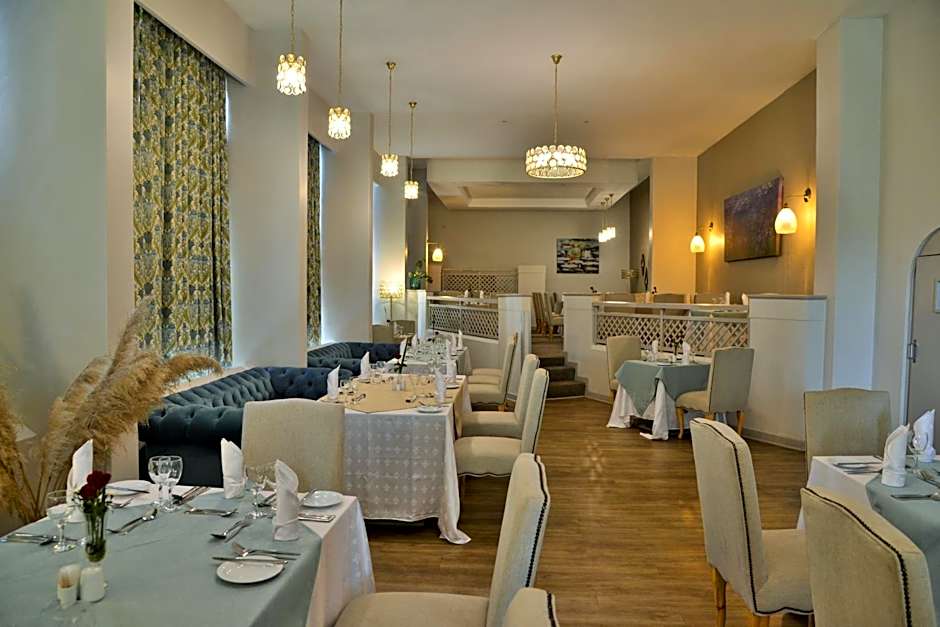 Cresta Jameson Hotel