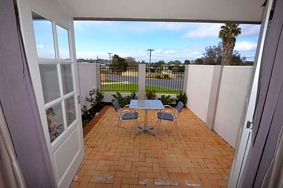 Country Comfort Amity Motel