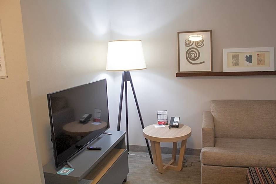 Country Inn & Suites by Radisson, Big Rapids, MI