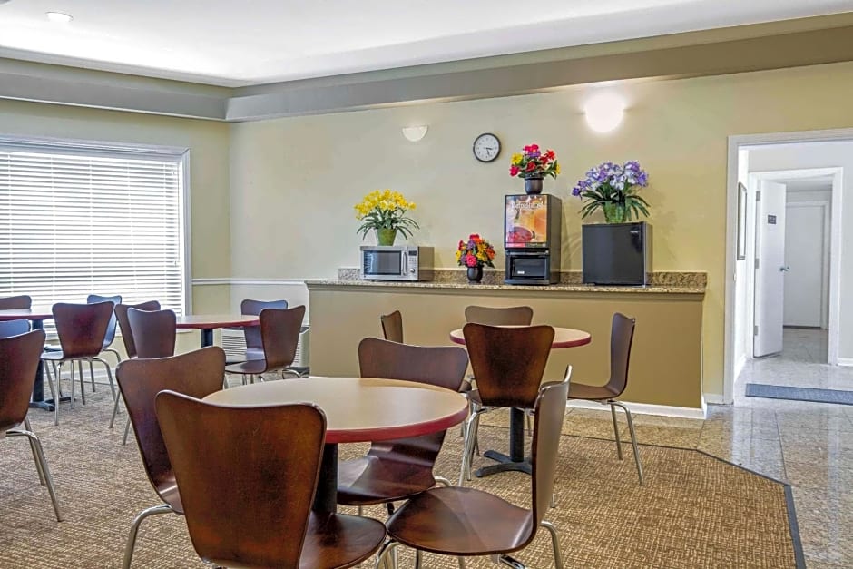 Rodeway Inn Lyons - La Grange
