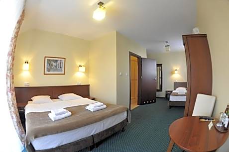 Deluxe Family Room