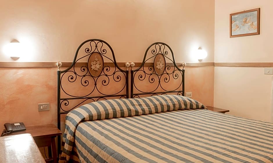 Hotel Monica