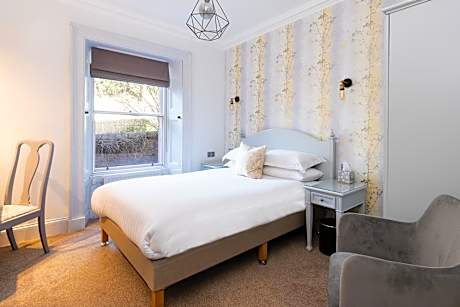 Standard double room with ensuite