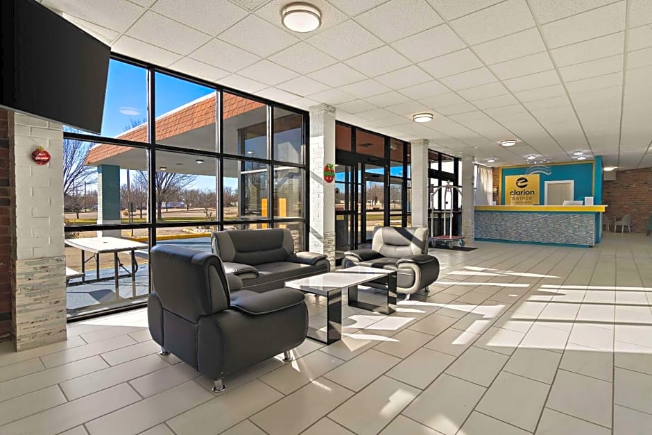 Clarion Pointe Bloomington - Normal near I-55 and University