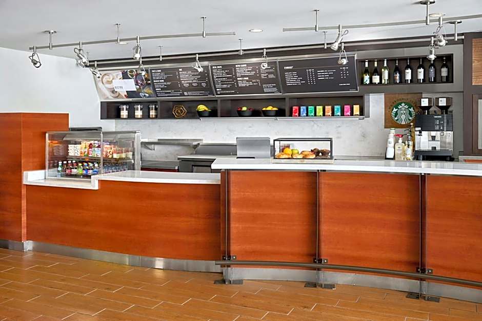 Courtyard by Marriott Kansas City Shawnee