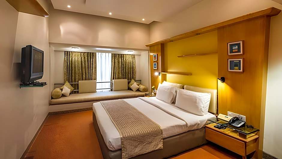 Kohinoor Continental, Near International Airport