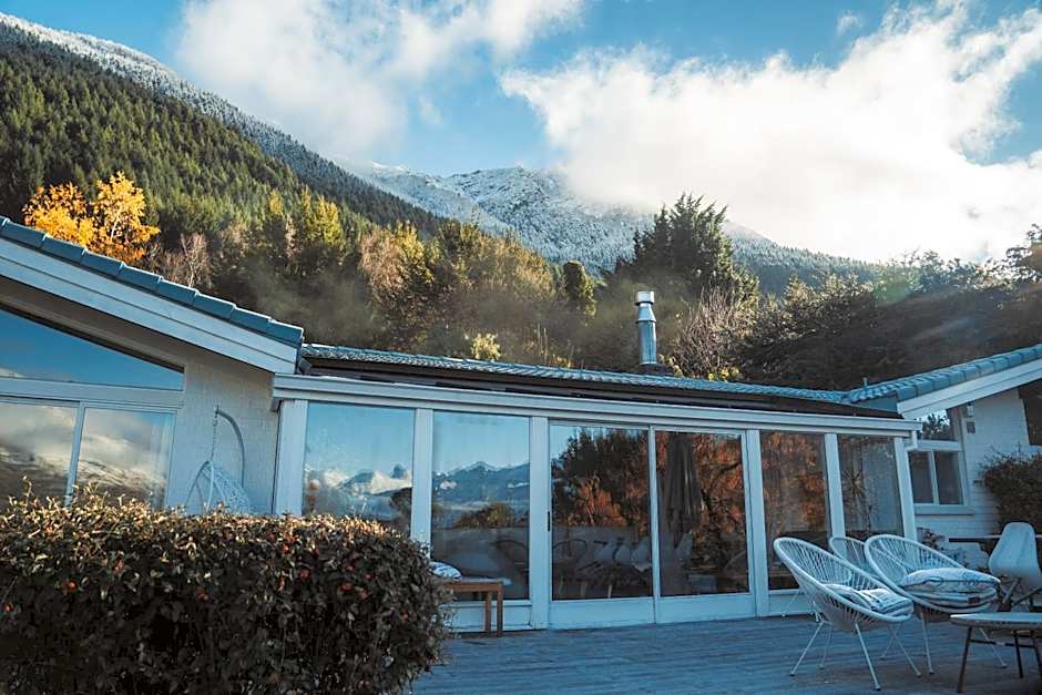 Ora Retreat