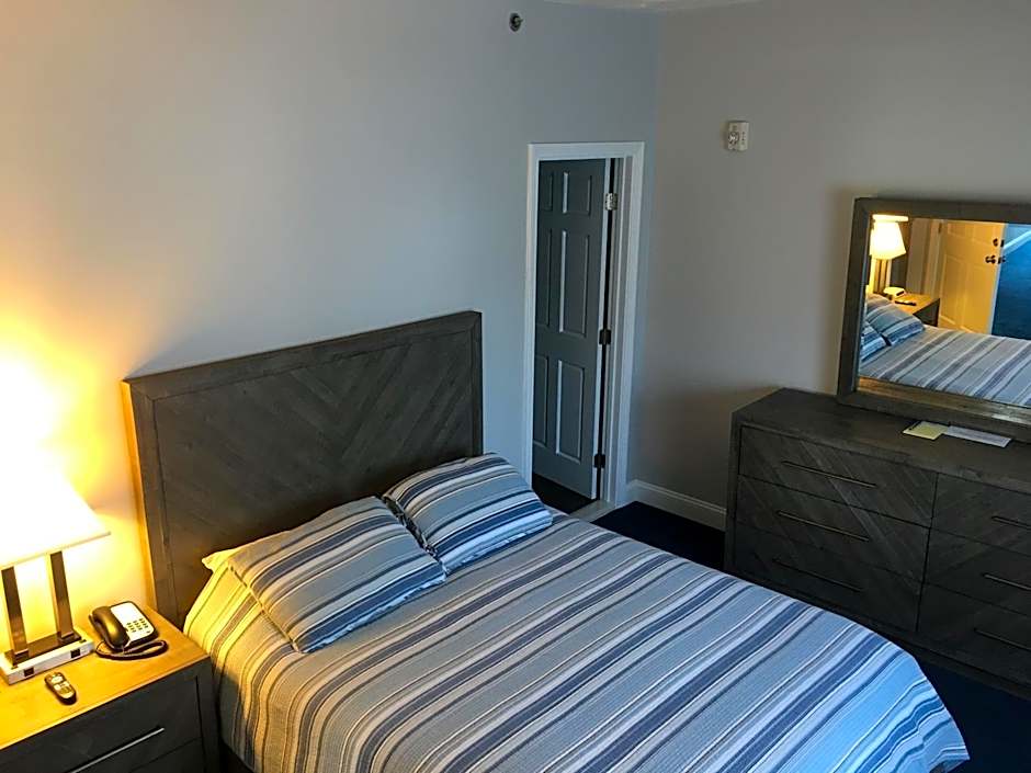 Rhea's Inn by the Sea