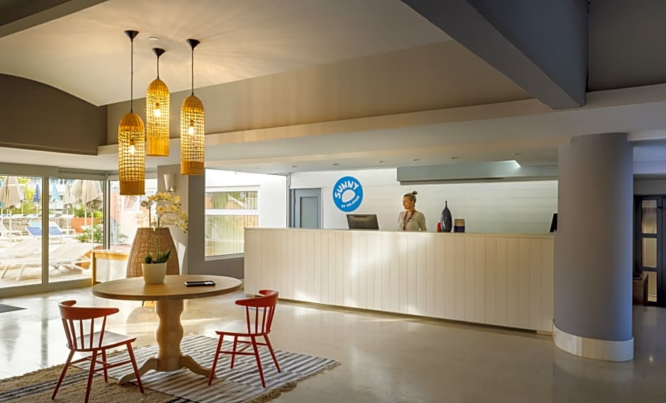 Miramar Sunny Hotel & Residence