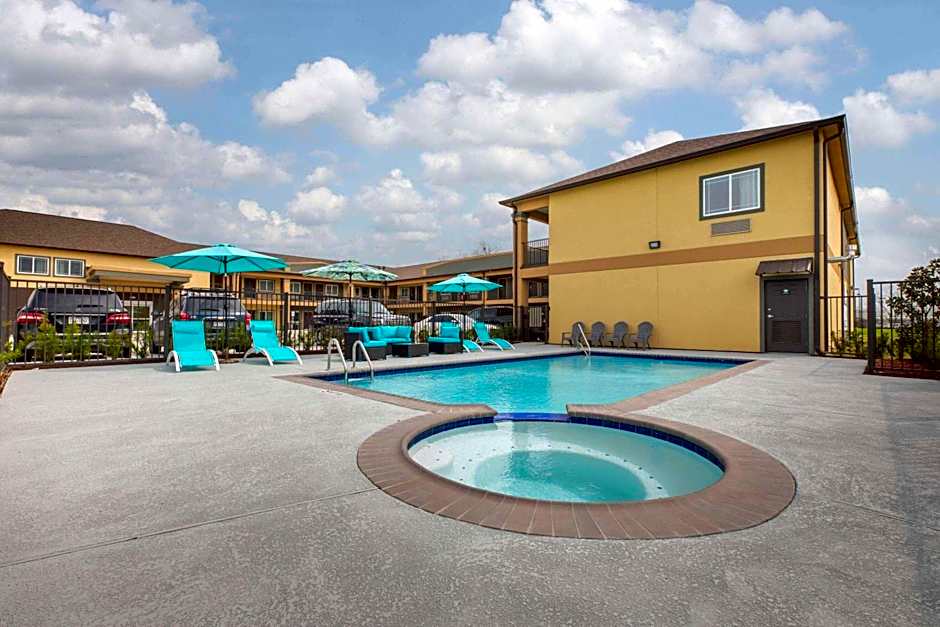 Days Inn & Suites by Wyndham La Porte