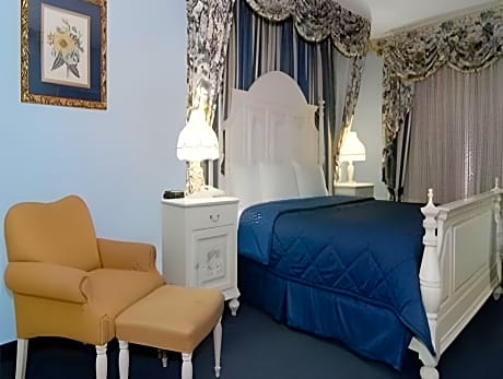 Deluxe Suite Whirlpool Bathtub