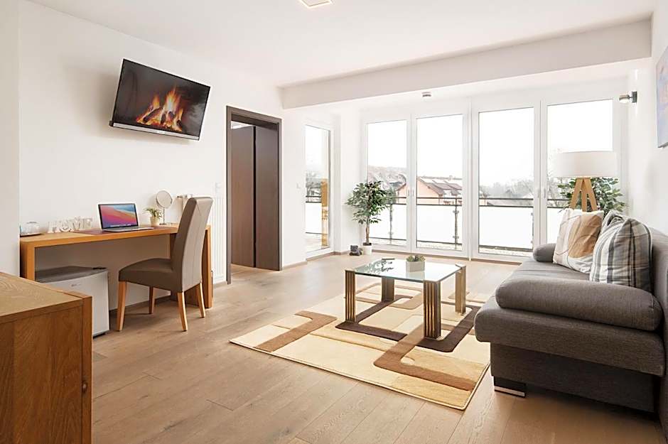 Hotel Vier Jahreszeiten an der Therme & Kliniken Bad Krozingen Nähe Freiburg & Schwarzwald Ideal für Wellness Kur & Business Ausflüge 24h Check In- WLAN & Parken gratis