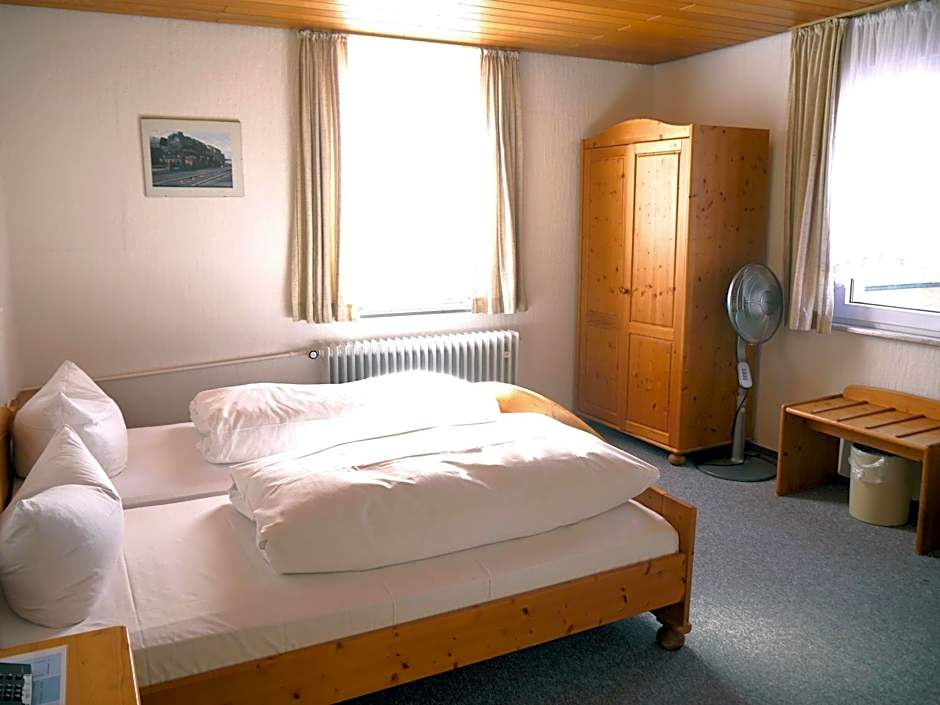 Hotel-Gasthof-Destille-Eisenbahn