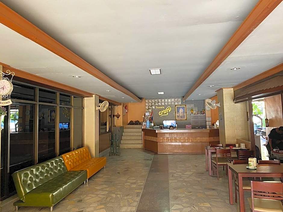OYO 534 Phasuk Hotel
