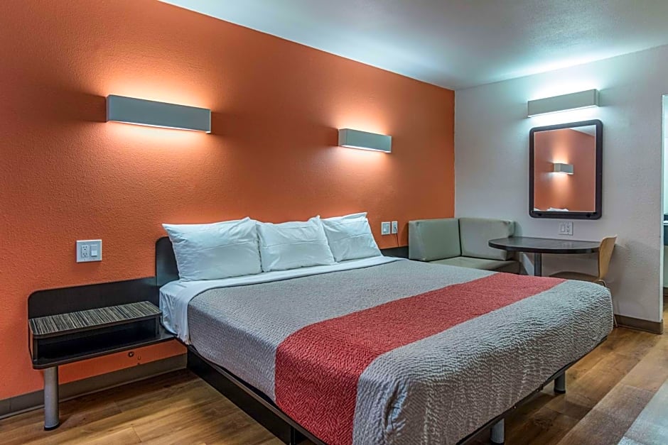 Motel 6-Texarkana, AR