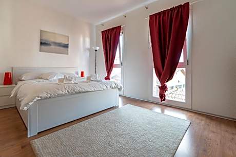 Deluxe One-Bedroom Apartment