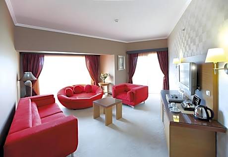 Honeymoon Suite