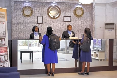 Aliz Ambruz Hotel