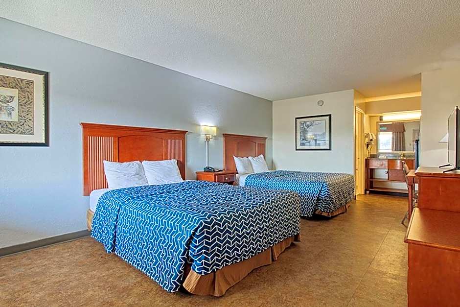 Photo 1 of 5 of 2 Queen Beds, Nonsmoking