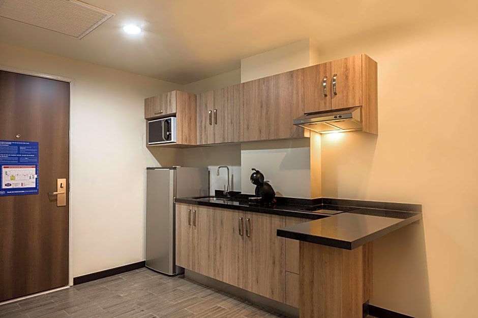 Hampton Inn & Suites by Hilton Salamanca Bajio