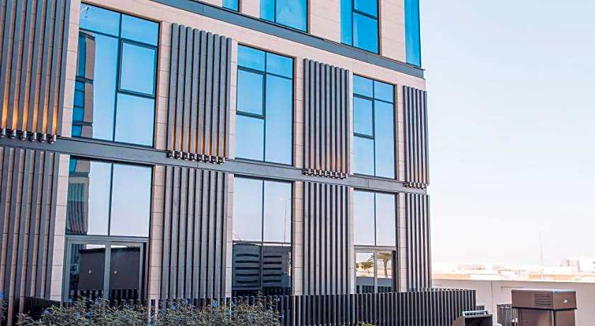 Staybridge Suites Dubai Al-Maktoum Airport By IHG