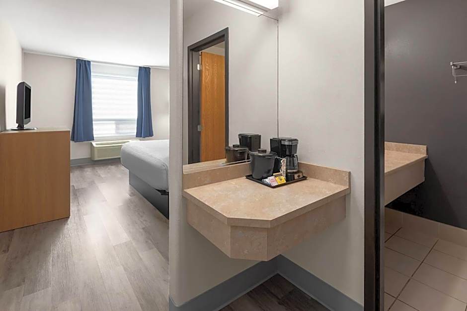 Super 8 by Wyndham Quebec City