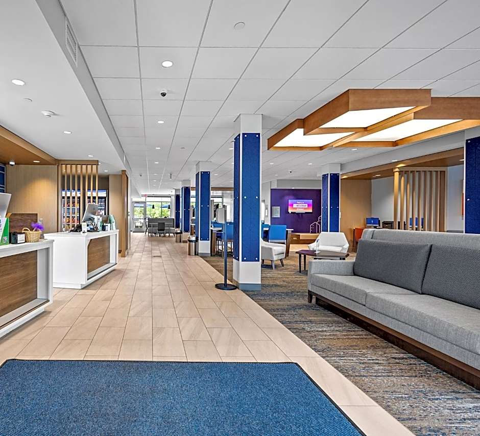 Holiday Inn Express & Suites Marinette By IHG
