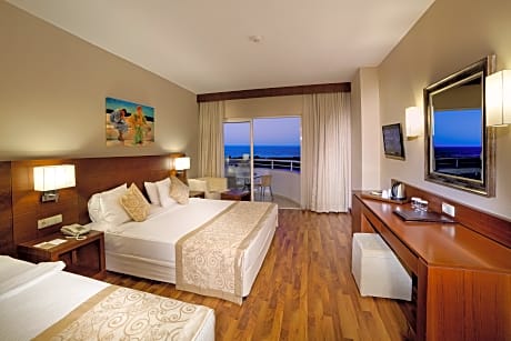 COMFORT DIRECT SEA VIEW DOUBLE ROOM ( 2-3 ADULTS )