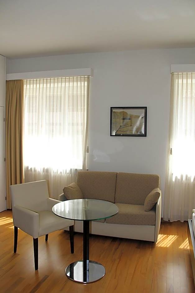 Enjoy 1313AG Hotel Touring